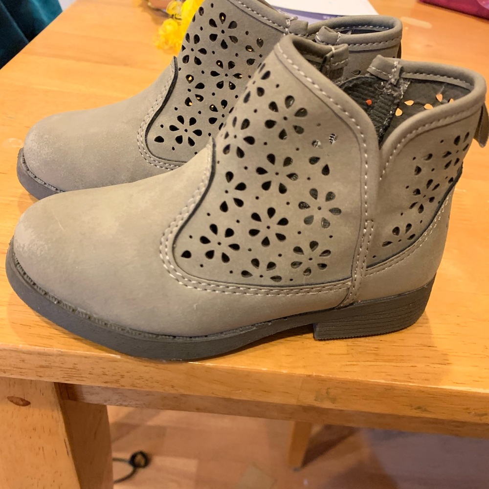 Girls boots